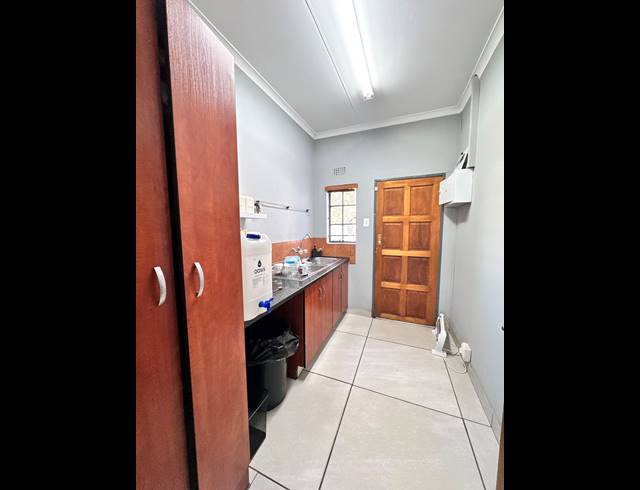 450M² BUSINESS FOR SALE IN DIE HEUWEL EXT 4